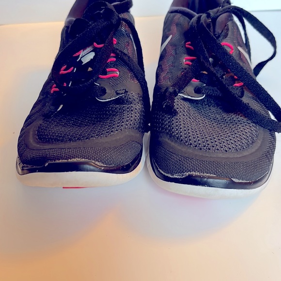 3/$20 😀 Nike Girls Running shoes size 4Y - Picture 7 of 7